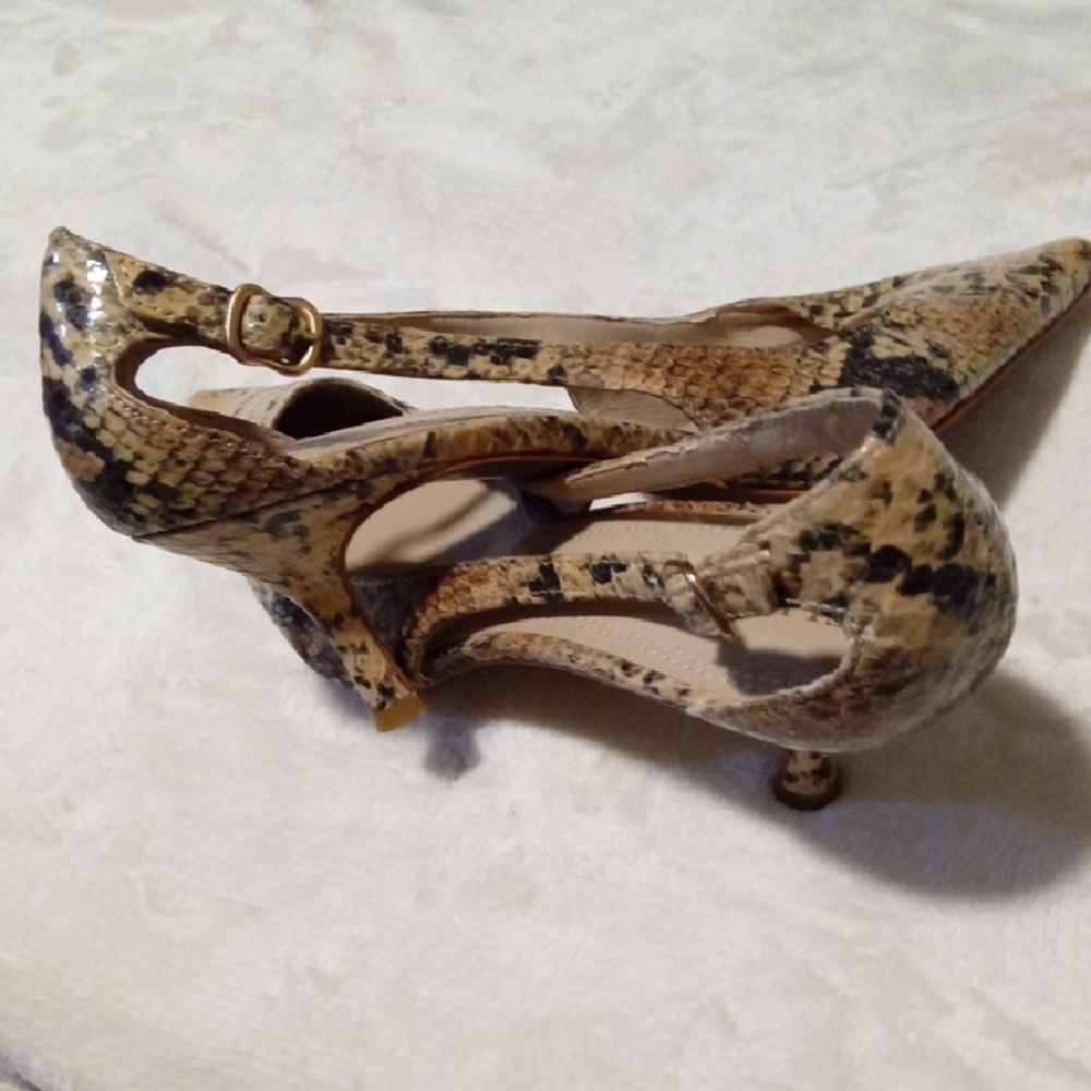 Ellen Tracy Beige Snakeskin Heels - Picture 5 of 11